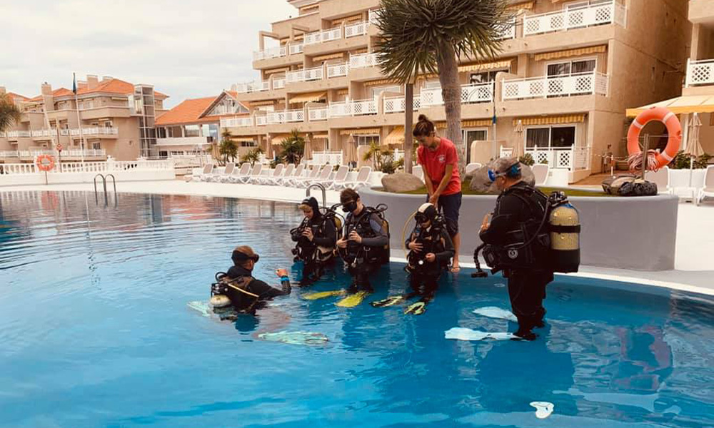 Try Dive Tenerife Discover Scuba in pool